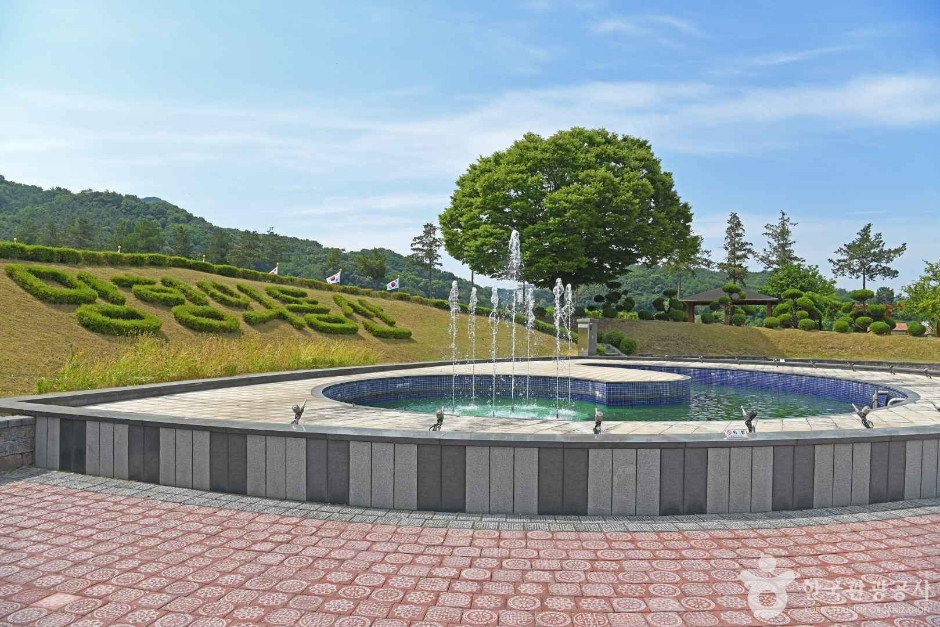 국립 망향의 동산 여행 추천 - 로드트립