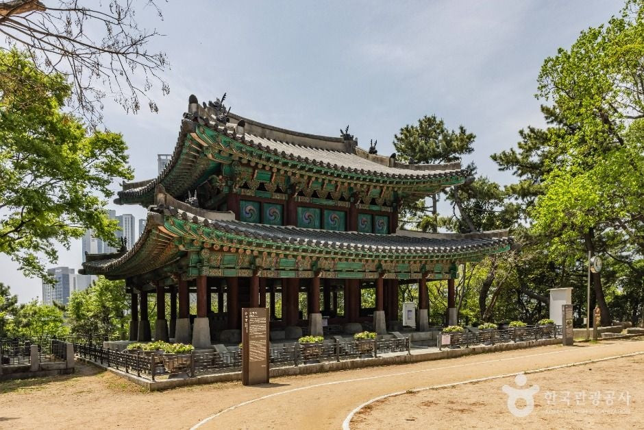 부산진성공원 여행 추천 - 로드트립