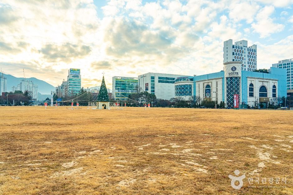 창원광장 여행 추천 - 로드트립