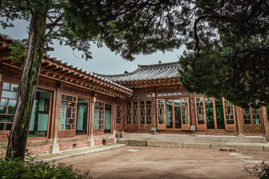 백인제가옥 여행 추천 - 로드트립