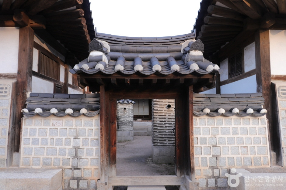 해풍부원군윤택영댁재실 여행 추천 - 로드트립