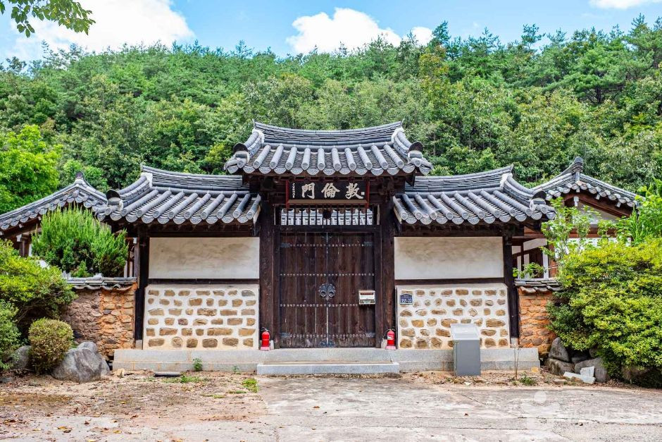 우곡서원 여행 추천 - 로드트립
