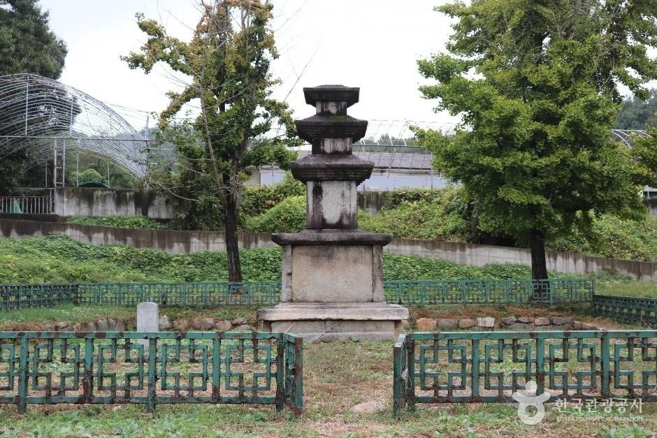 신창리삼층석탑 여행 추천 - 로드트립