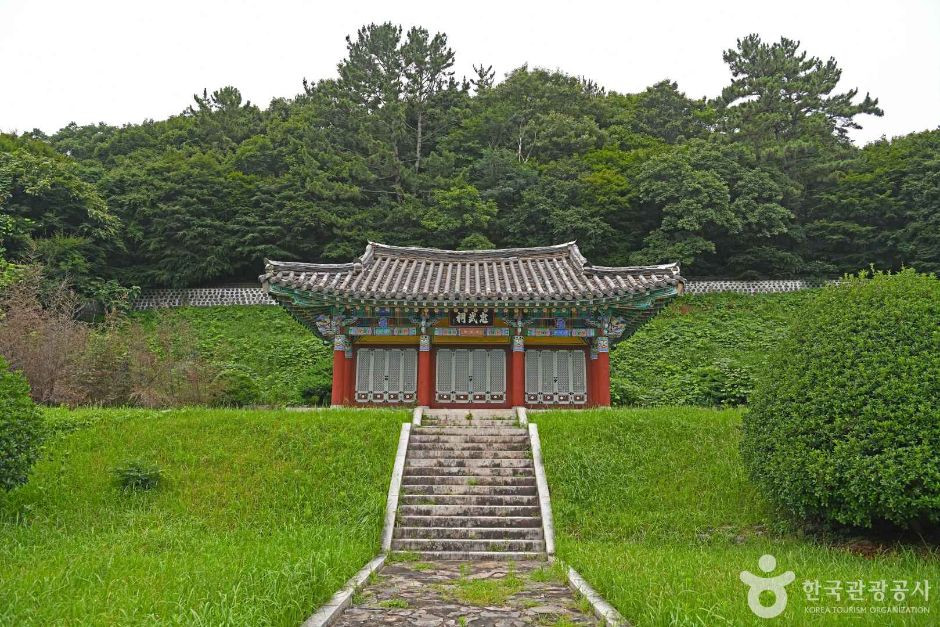 충무사(고흥) 여행 추천 - 로드트립