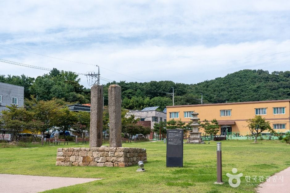 서산동문동오층석탑 및 당간지주 여행 추천 - 로드트립