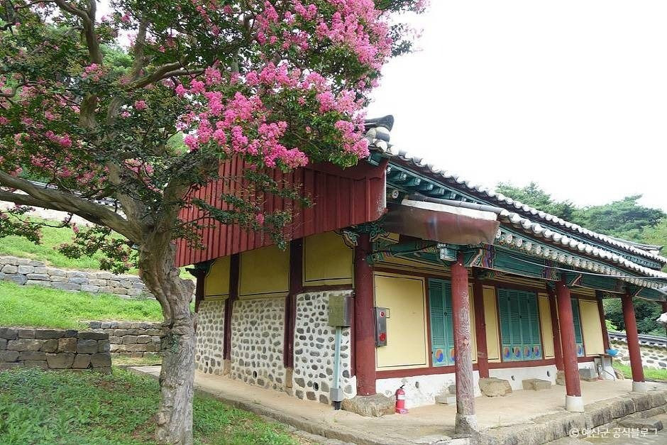덕산향교 여행 추천 - 로드트립