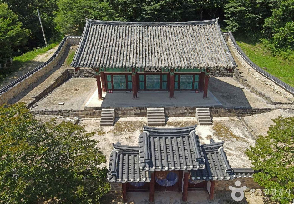 연산향교 대성전 여행 추천 - 로드트립
