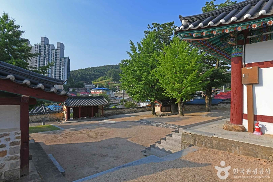 공주향교 여행 추천 - 로드트립