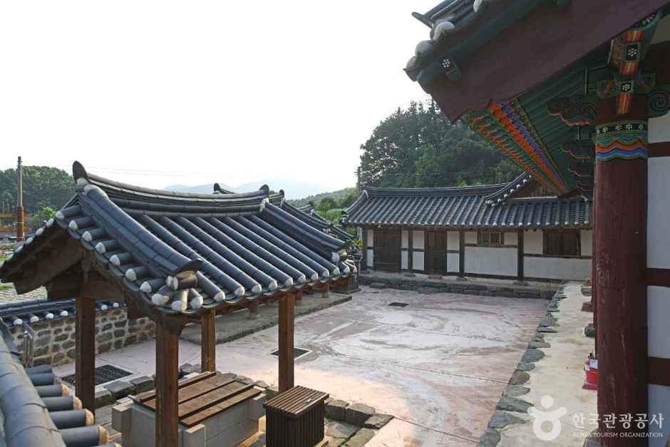 홍산향교 여행 추천 - 로드트립