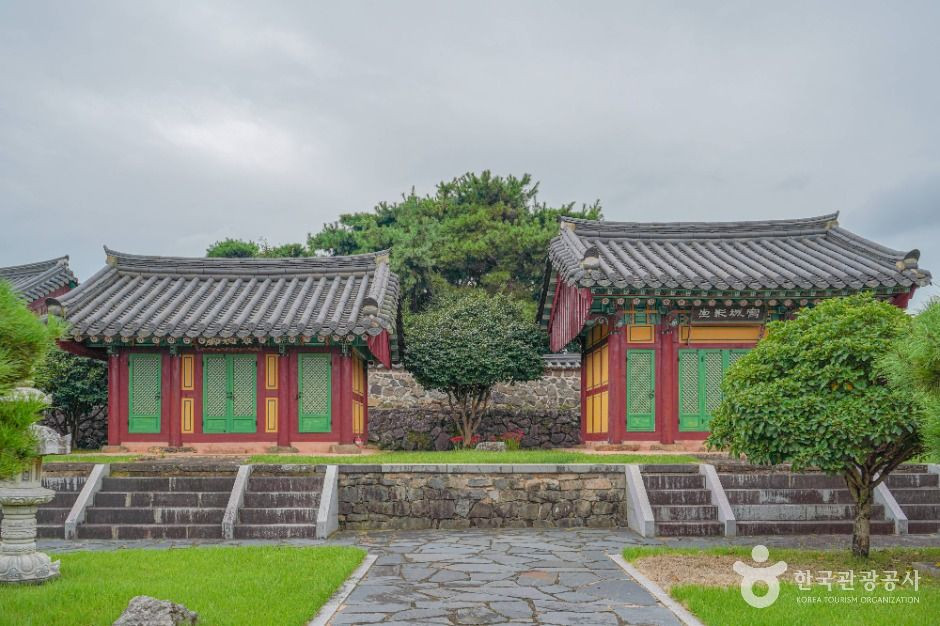 구고사 및 김완장군부조묘 여행 추천 - 로드트립