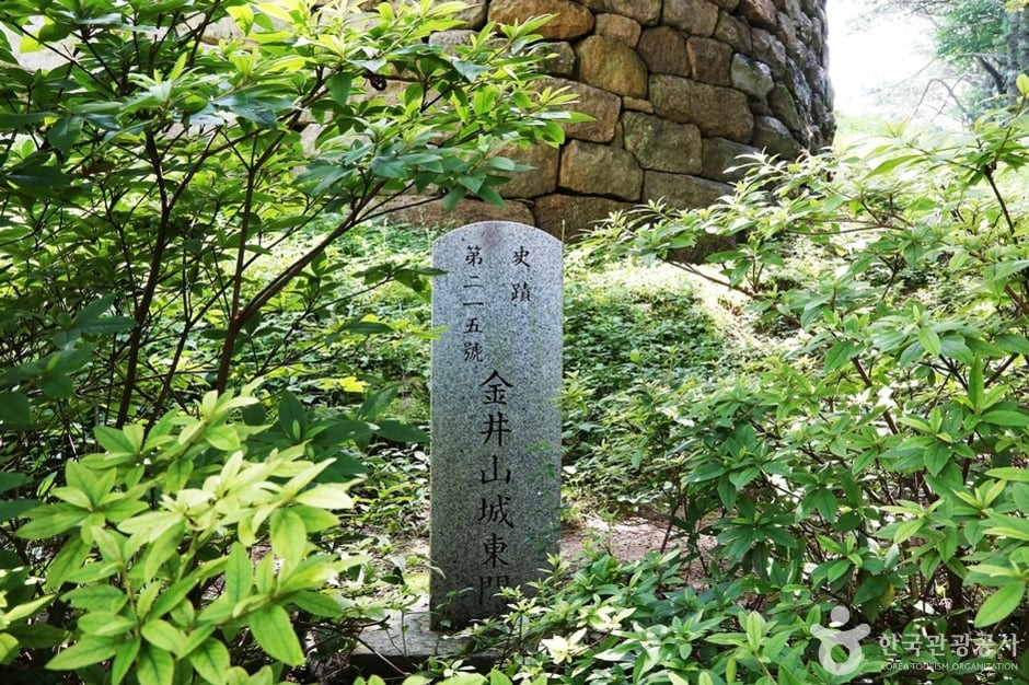 금정산성 동문 여행 추천 - 로드트립