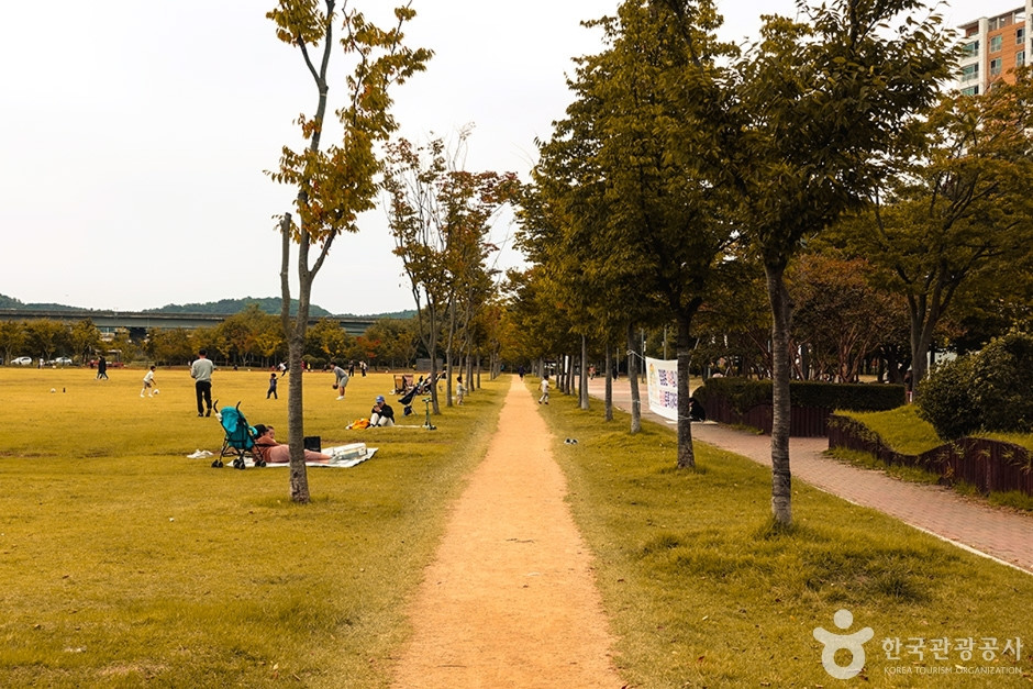 율하체육공원 여행 추천 - 로드트립
