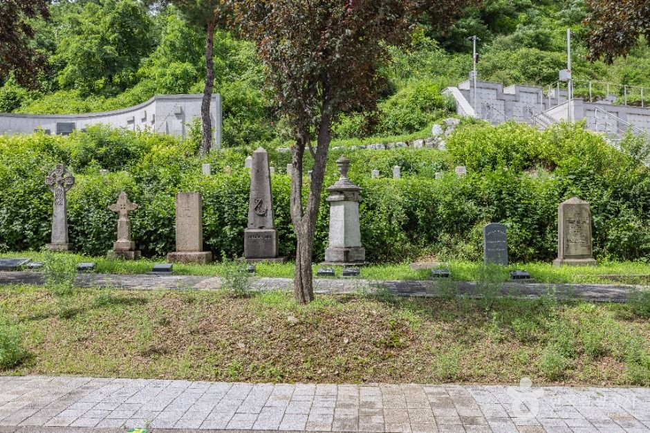 인천가족공원 외국인묘지 여행 추천 - 로드트립