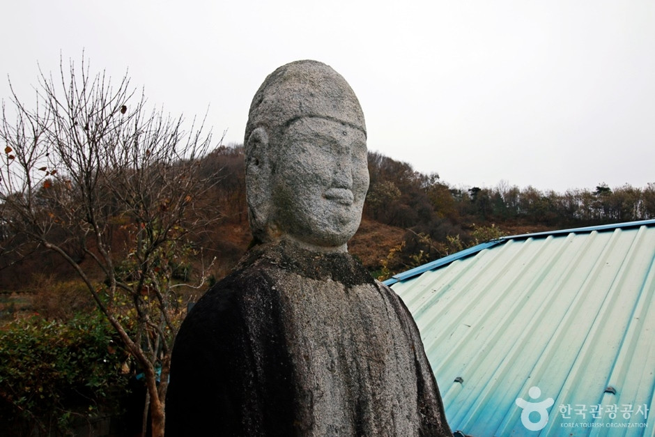 충주 지당리 석조여래입상 여행 추천 - 로드트립