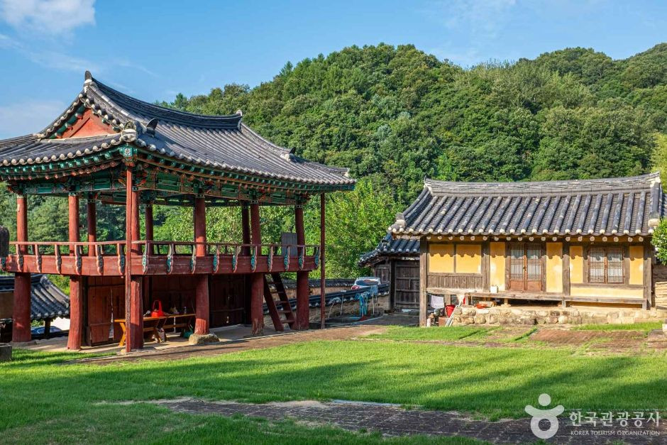 지례향교대성전 여행 추천 - 로드트립