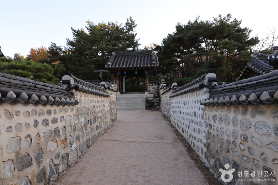 관훈동 민씨 가옥 (구 부마도위박영효가옥) 여행 추천 - 로드트립