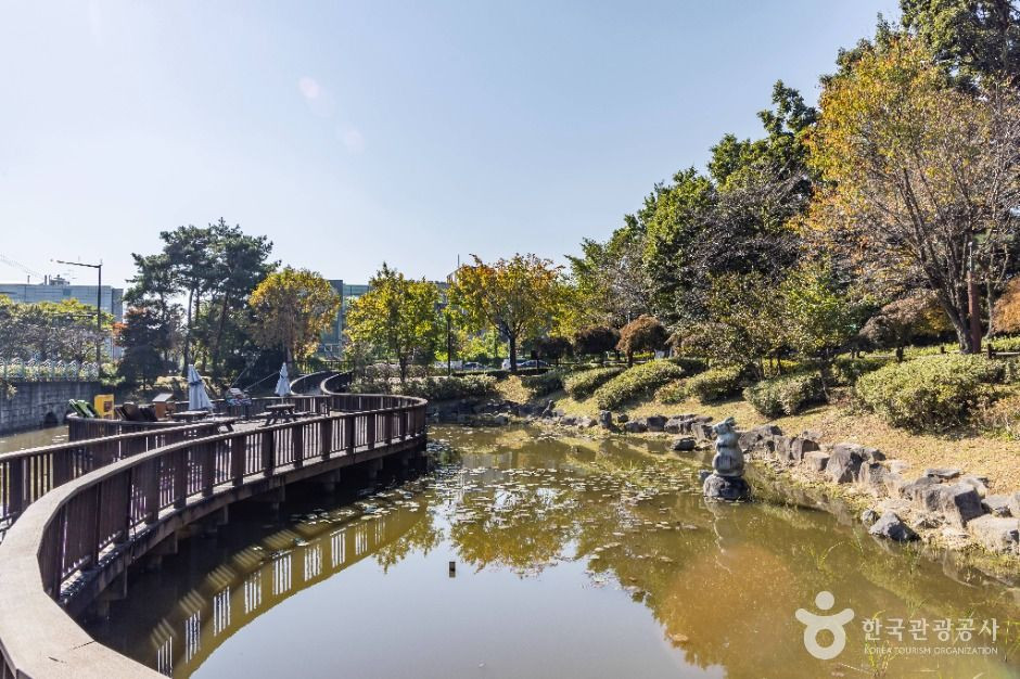 궁동저수지 생태공원 여행 추천 - 로드트립