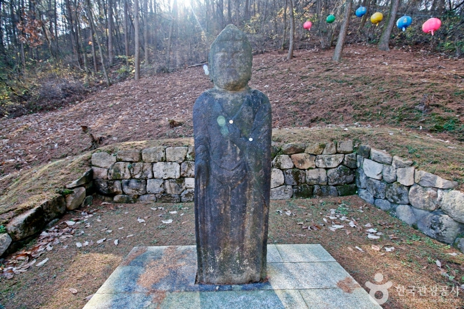 충주 강천리 석조여래입상 여행 추천 - 로드트립
