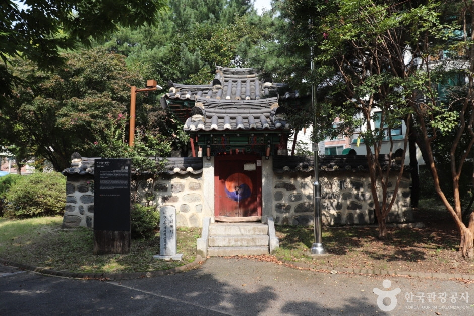 이시직공정려각 여행 추천 - 로드트립