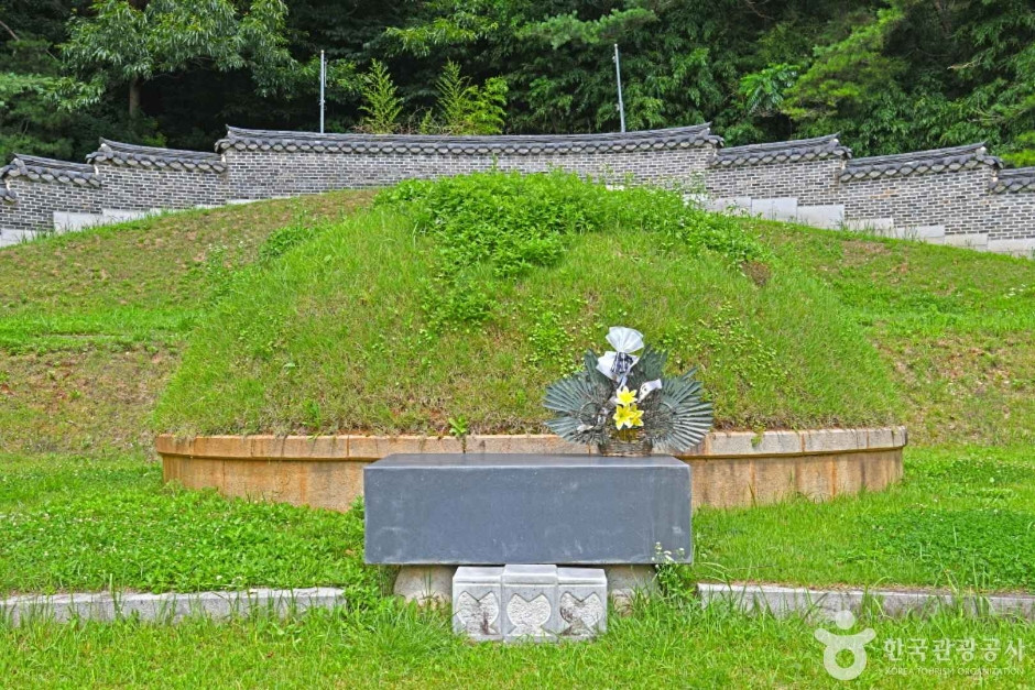 김좌진장군묘 여행 추천 - 로드트립