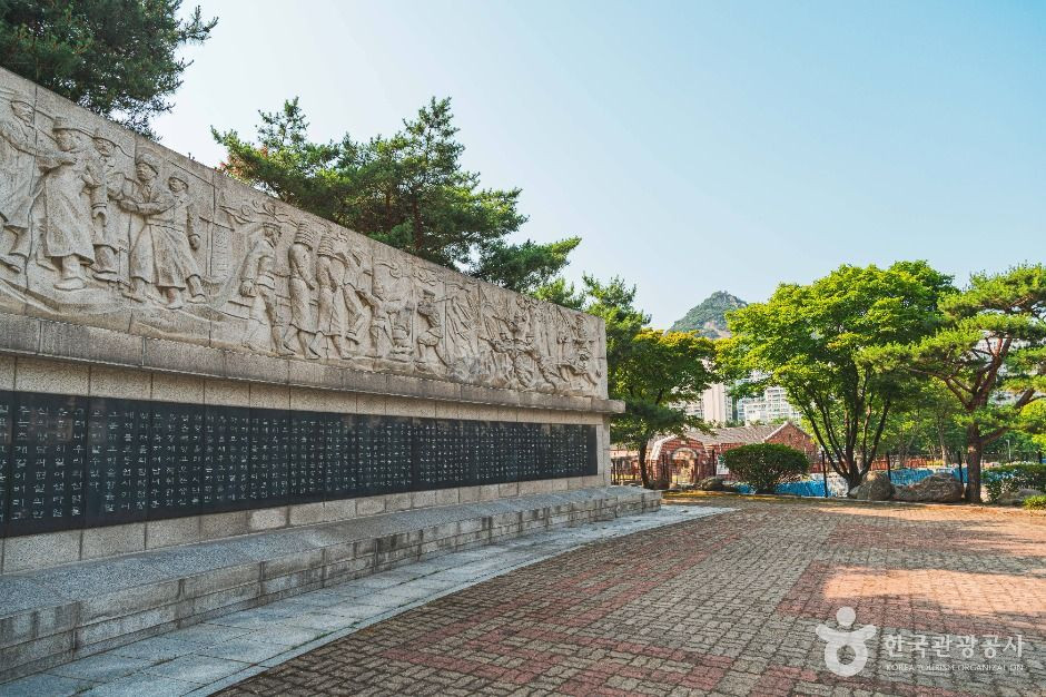 순국선열추념탑 여행 추천 - 로드트립