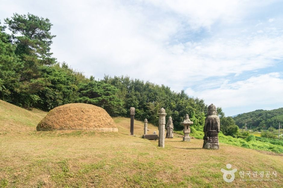 충주 이수일 묘소 여행 추천 - 로드트립