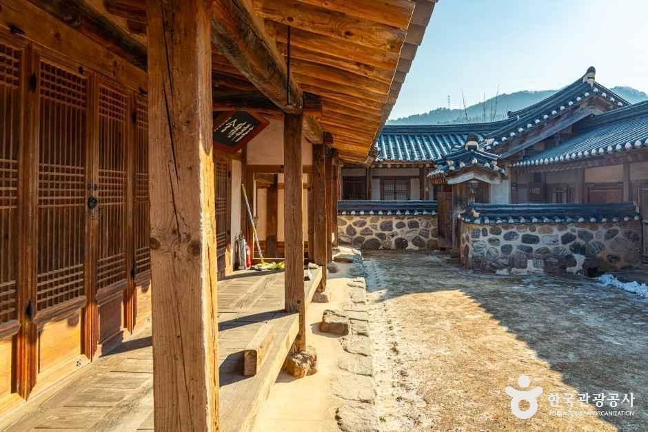 이항로선생 생가 여행 추천 - 로드트립