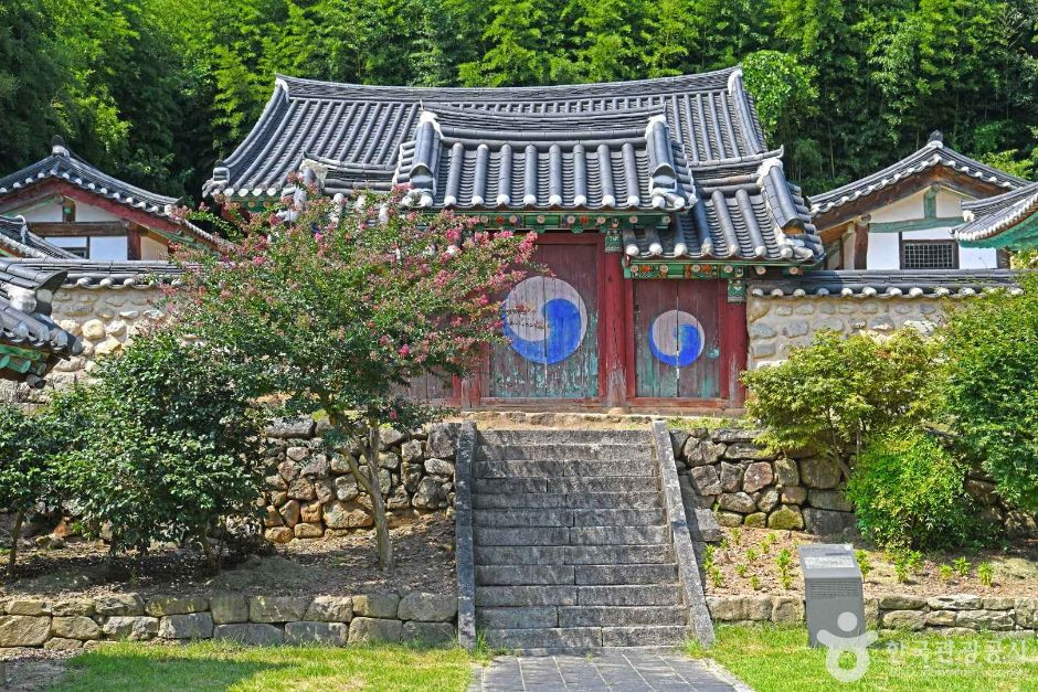 익산향교 여행 추천 - 로드트립