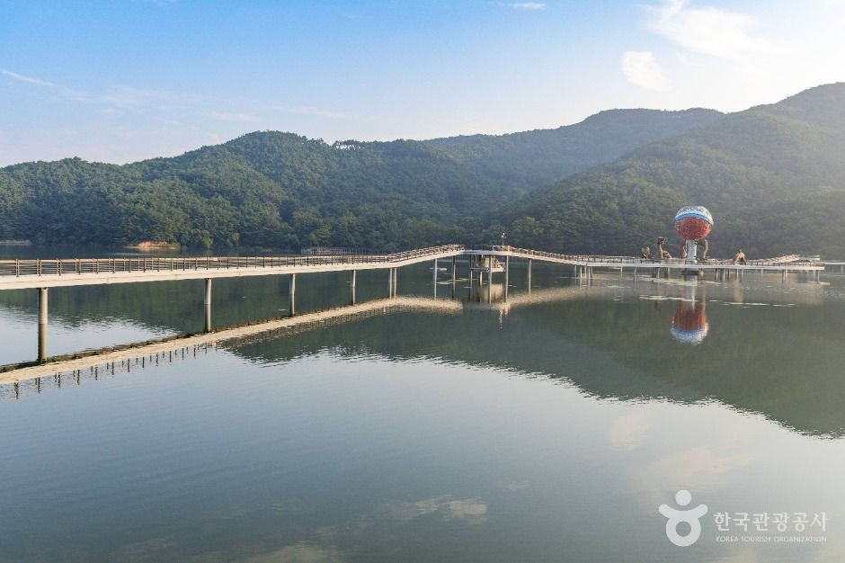 용산저수지 여행 추천 - 로드트립