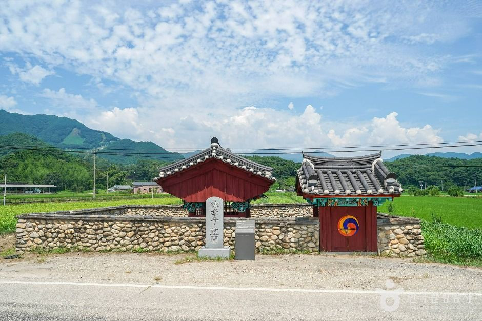 효자임옥산정려각 여행 추천 - 로드트립