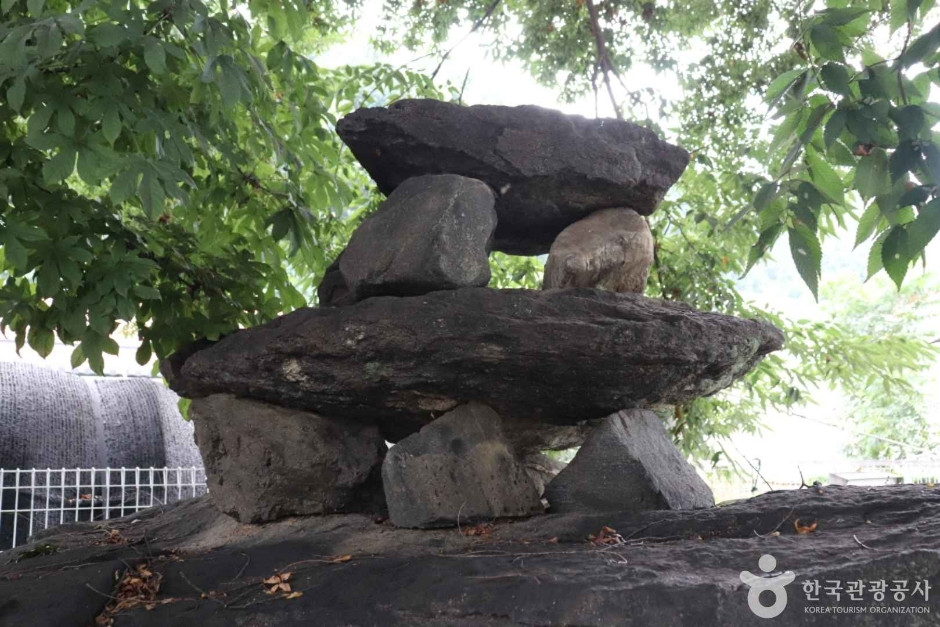 충주 조동리 지석묘 여행 추천 - 로드트립