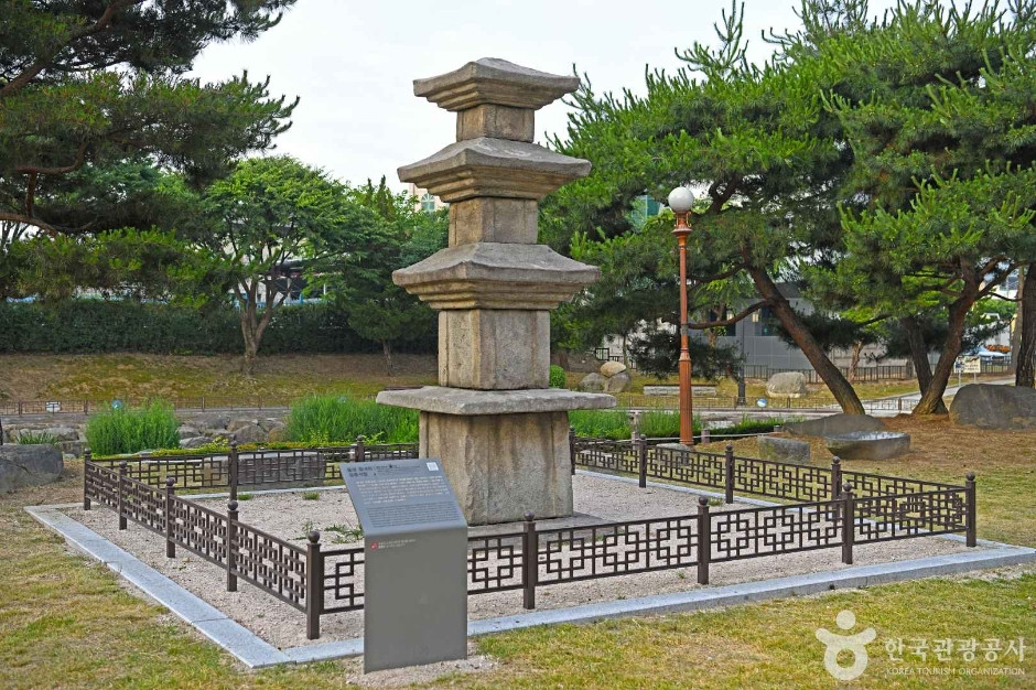 음성 읍내리 삼층석탑 여행 추천 - 로드트립