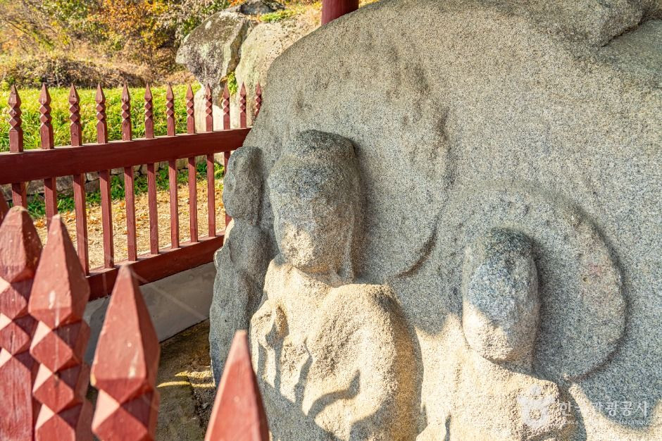 영주 신암리 마애여래삼존상 여행 추천 - 로드트립