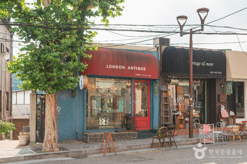 이태원 앤틱 가구 거리 여행 추천 - 로드트립