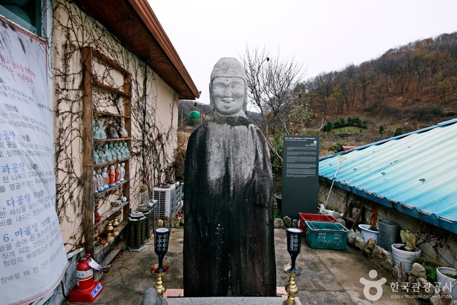충주 지당리 석조여래입상 여행 추천 - 로드트립