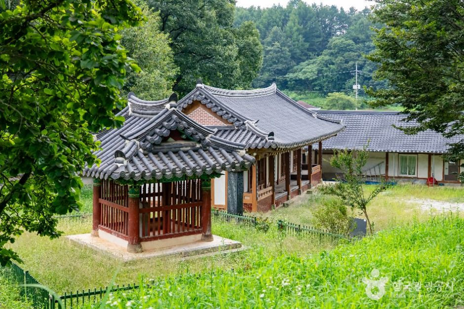 김복규·김기종 효자 정려비 및 정판 여행 추천 - 로드트립