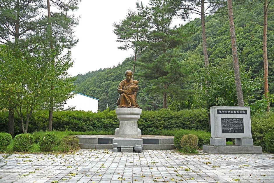 故박정렬여사 추모공원 여행 추천 - 로드트립