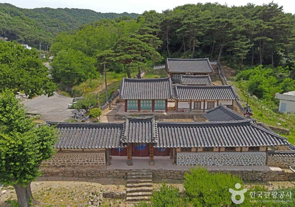 아산향교 여행 추천 - 로드트립