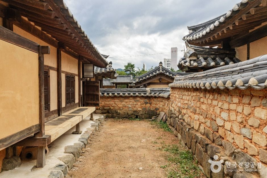 괴산 홍범식 고가(벽초 홍명희 생가) 여행 추천 - 로드트립