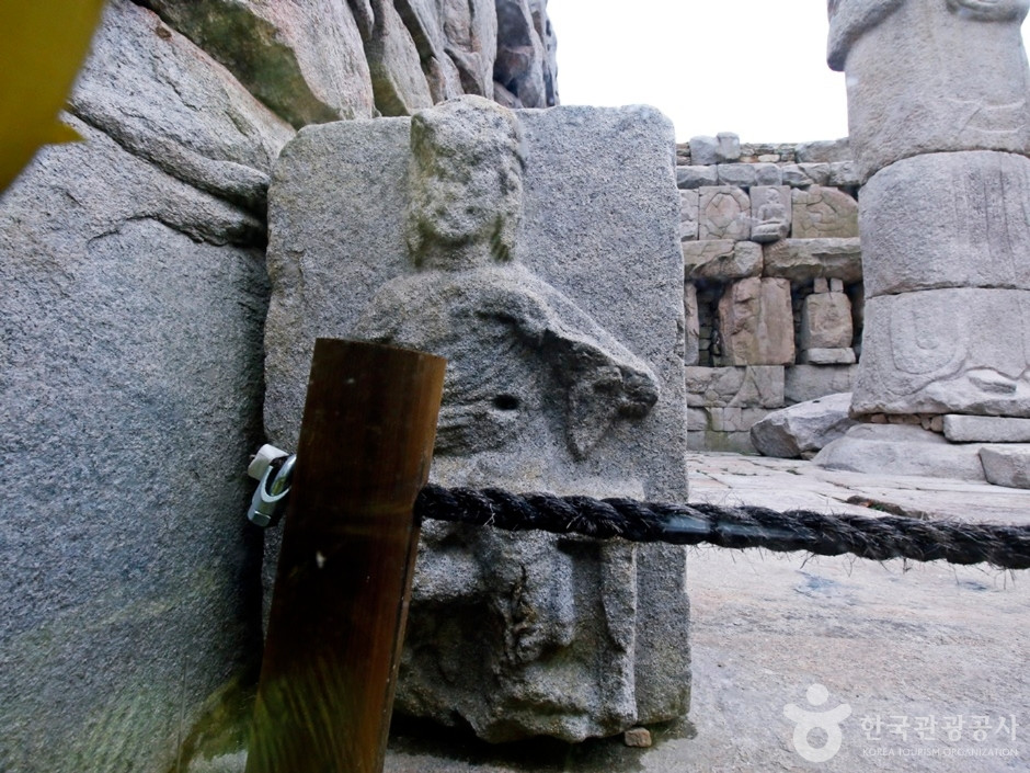 충주 미륵대원지 석조보살의좌상 여행 추천 - 로드트립