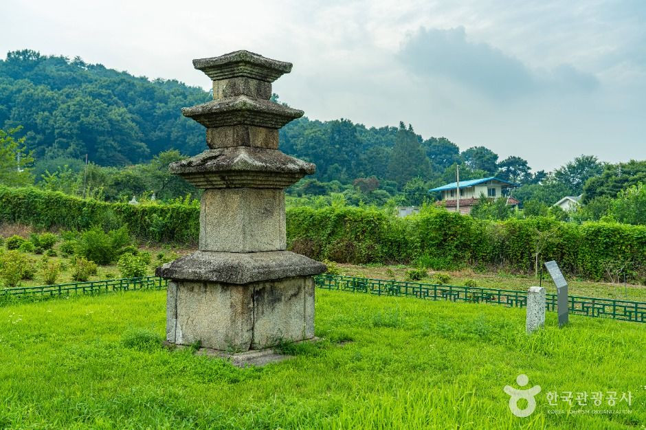 안성죽산리삼층석탑 여행 추천 - 로드트립
