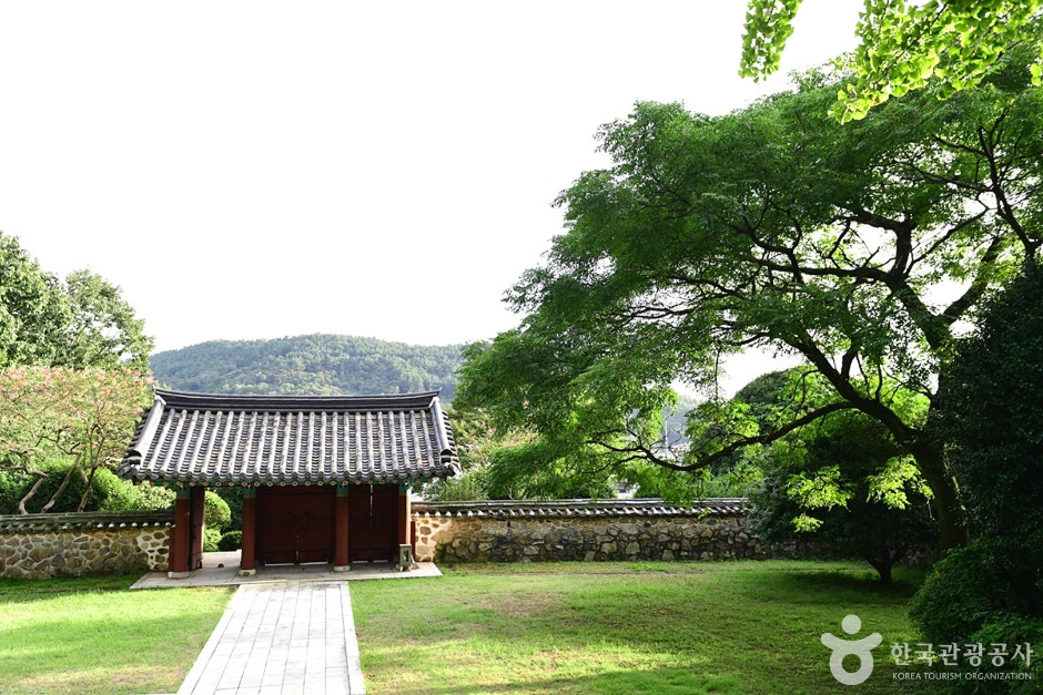 여수 충민사 여행 추천 - 로드트립