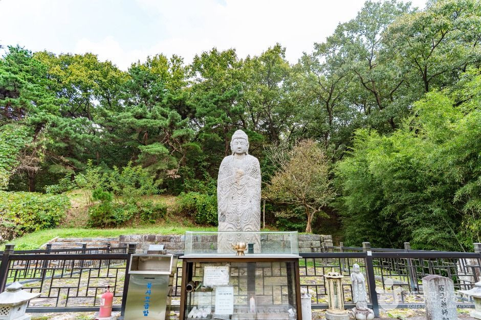 아산 평촌리 석조약사여래입상 여행 추천 - 로드트립