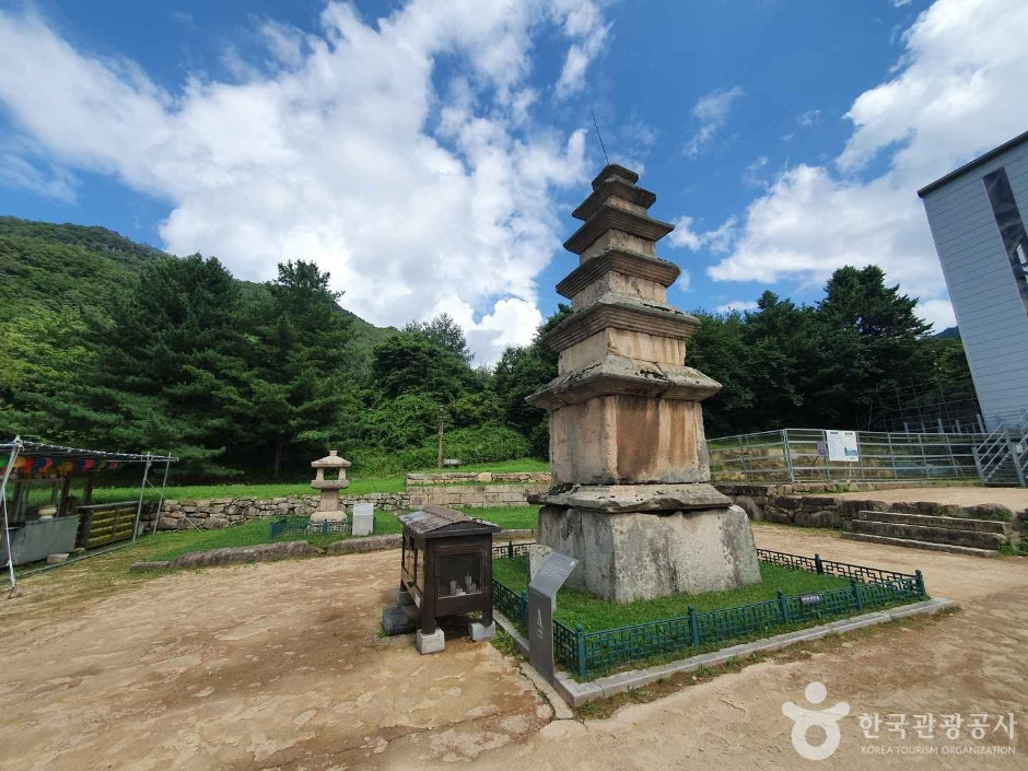 충주 미륵리 오층석탑 여행 추천 - 로드트립