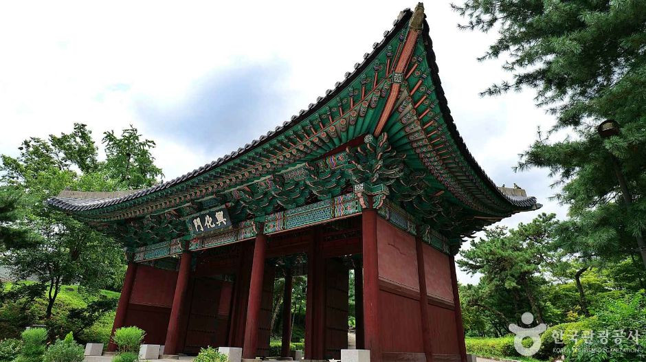 경희궁 흥화문 여행 추천 - 로드트립