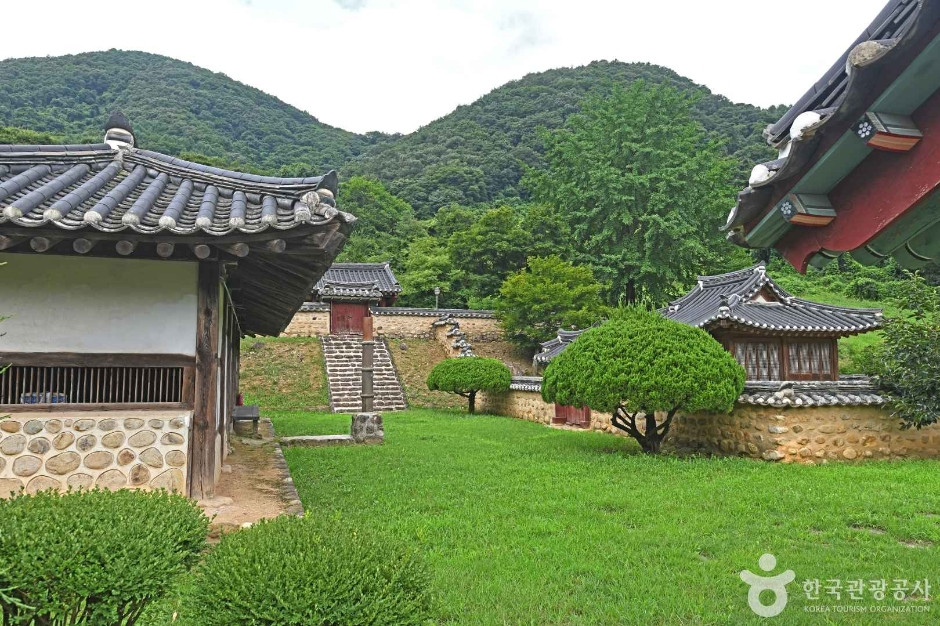 황강 영당 및 수암사 여행 추천 - 로드트립
