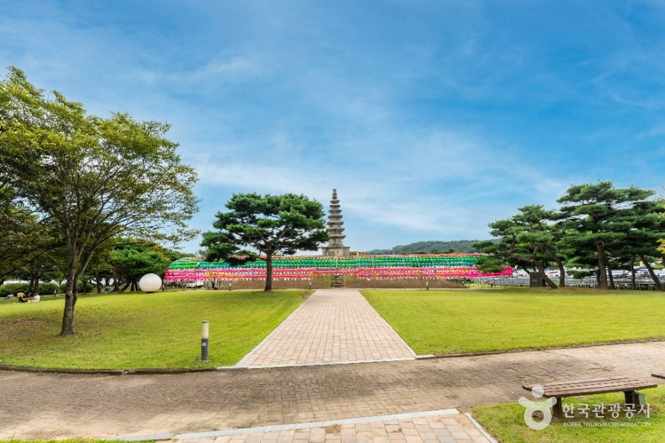 충주 탑평리 칠층석탑 여행 추천 - 로드트립