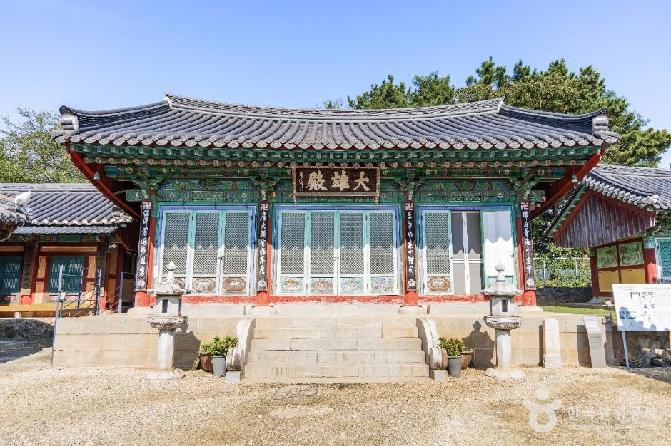 익산 연동리 석조여래좌상 여행 추천 - 로드트립