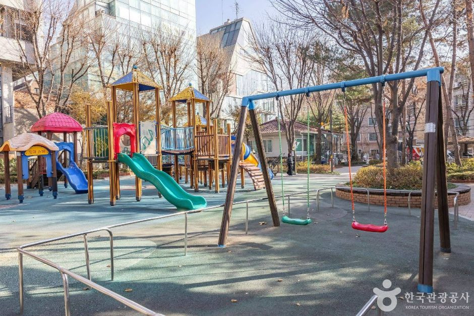 역삼개나리공원 여행 추천 - 로드트립