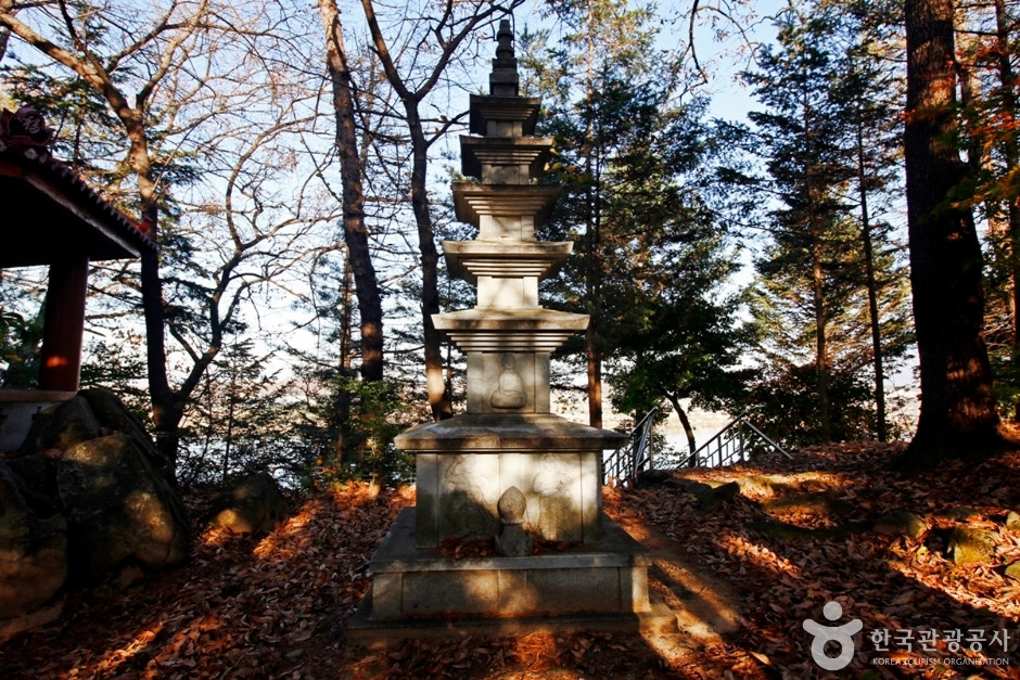 충주 창동리 마애여래상 여행 추천 - 로드트립